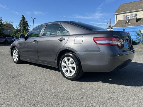 Used 2011 Toyota Camry LE w/ LE Extra-Value Pkg FWD image 5