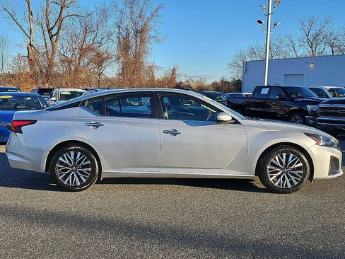 Used 2023 Nissan Altima 2.5 SV image 7