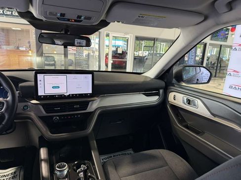 Used 2026 Ford Explorer Active RWD image 23