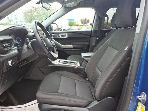 Used 2022 Ford Explorer XLT image 11