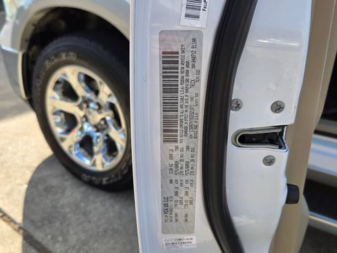 Used 2016 RAM 1500 Laramie w/ Convenience Group AWD/4WD image 34