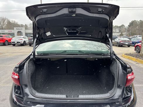 Used 2025 Volkswagen Jetta SE image 33