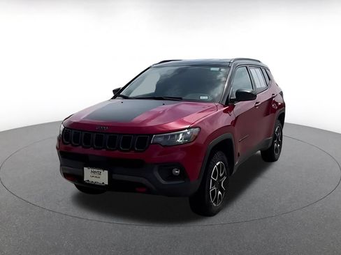 Used 2025 Jeep Compass Trailhawk AWD/4WD image 4