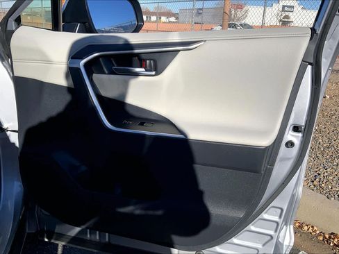 Used 2021 Toyota RAV4 Limited image 19