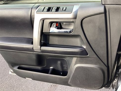 Used 2019 Toyota 4Runner SR5 Premium image 26