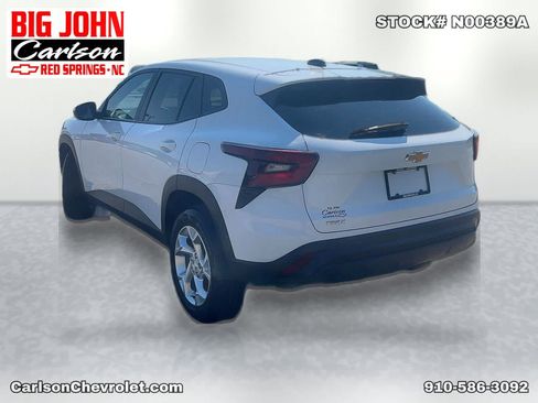 Used 2024 Chevrolet Trax LS w/ LS Convenience Package FWD image 4