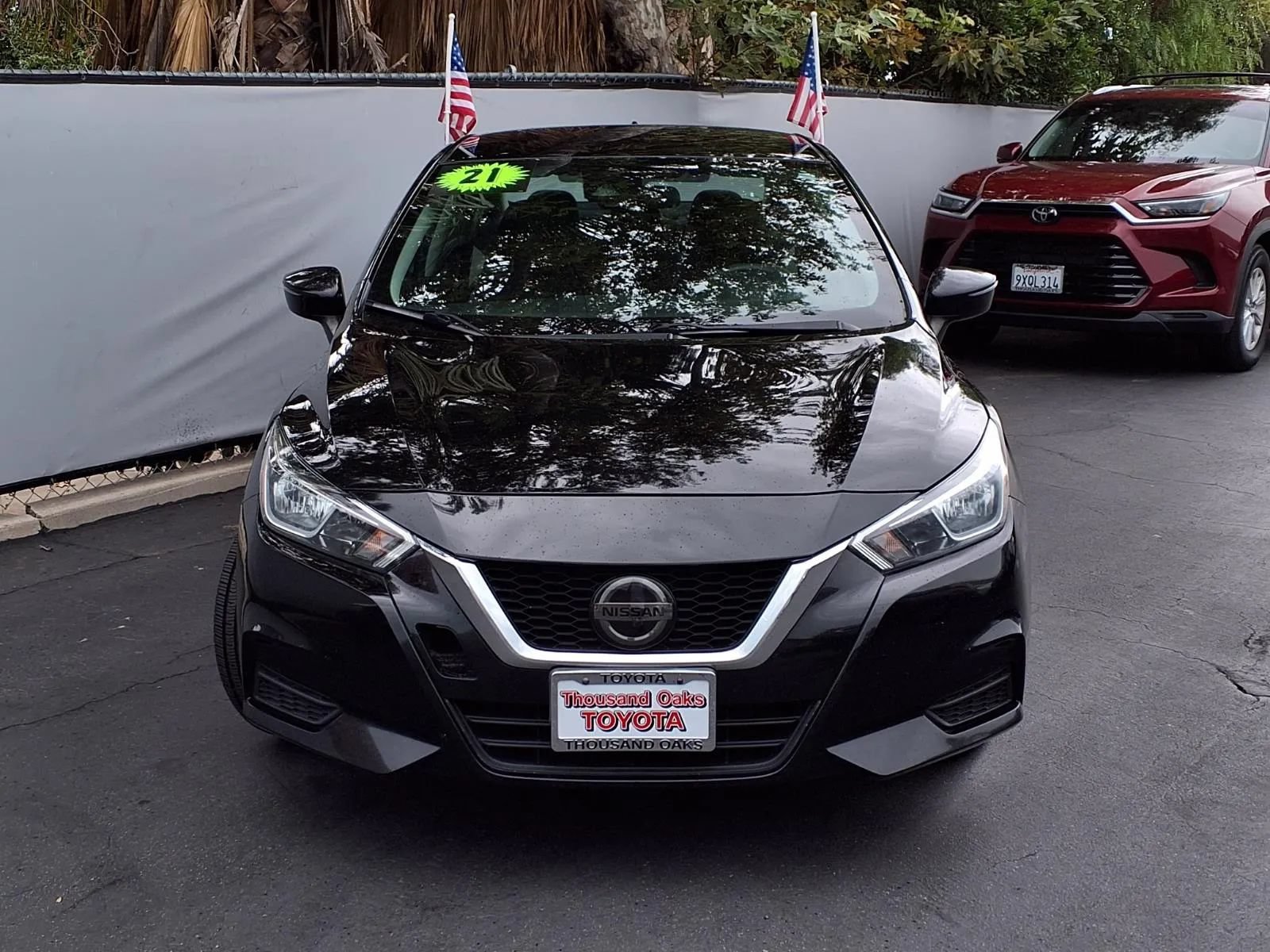 Used 2021 Nissan Versa SV FWD image 2
