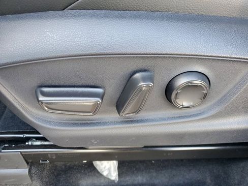 Used 2025 Toyota Tacoma Limited image 14