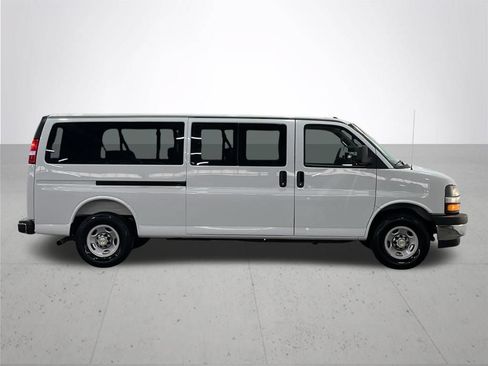 Used 2025 Chevrolet Express 3500 LT w/ LT Preferred Equipment Group RWD image 9