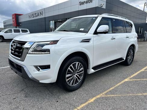 Used 2024 Nissan Armada SL w/ Captain's Chairs Package RWD image 5