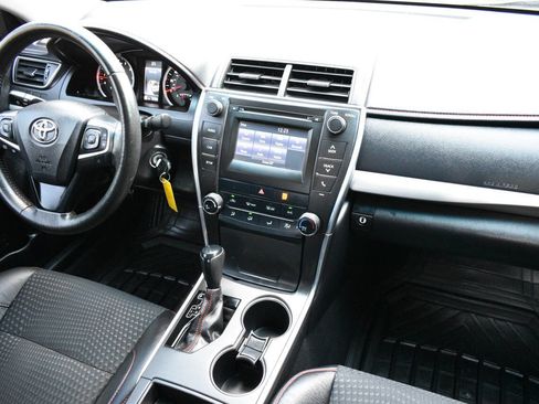 Used 2015 Toyota Camry SE FWD image 26