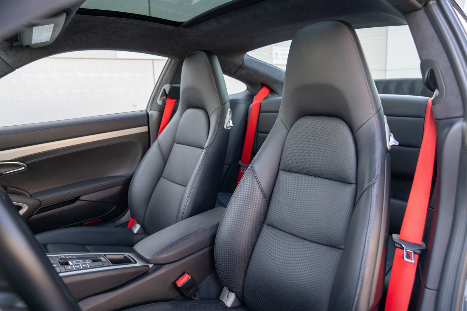 Certified 2018 Porsche 911 Carrera RWD image 5