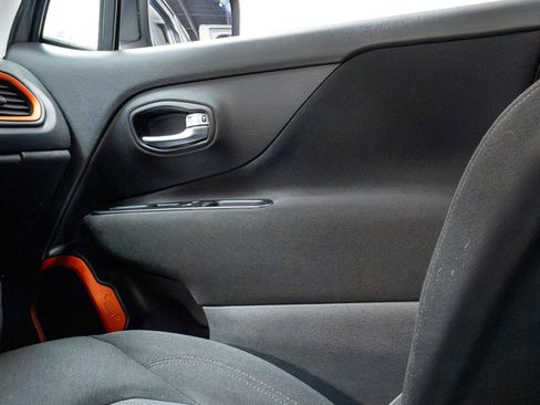 Used 2020 Jeep Renegade Sport image 14