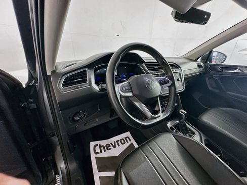 Used 2023 Volkswagen Tiguan SE AWD/4WD image 9