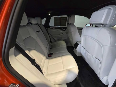 Used 2025 Porsche Macan AWD/4WD image 13