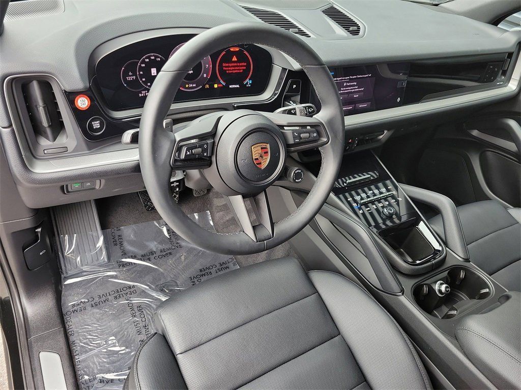 Certified 2025 Porsche Cayenne AWD/4WD image 4