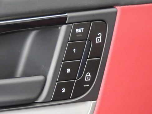 Certified 2025 Porsche Cayenne S AWD/4WD image 38