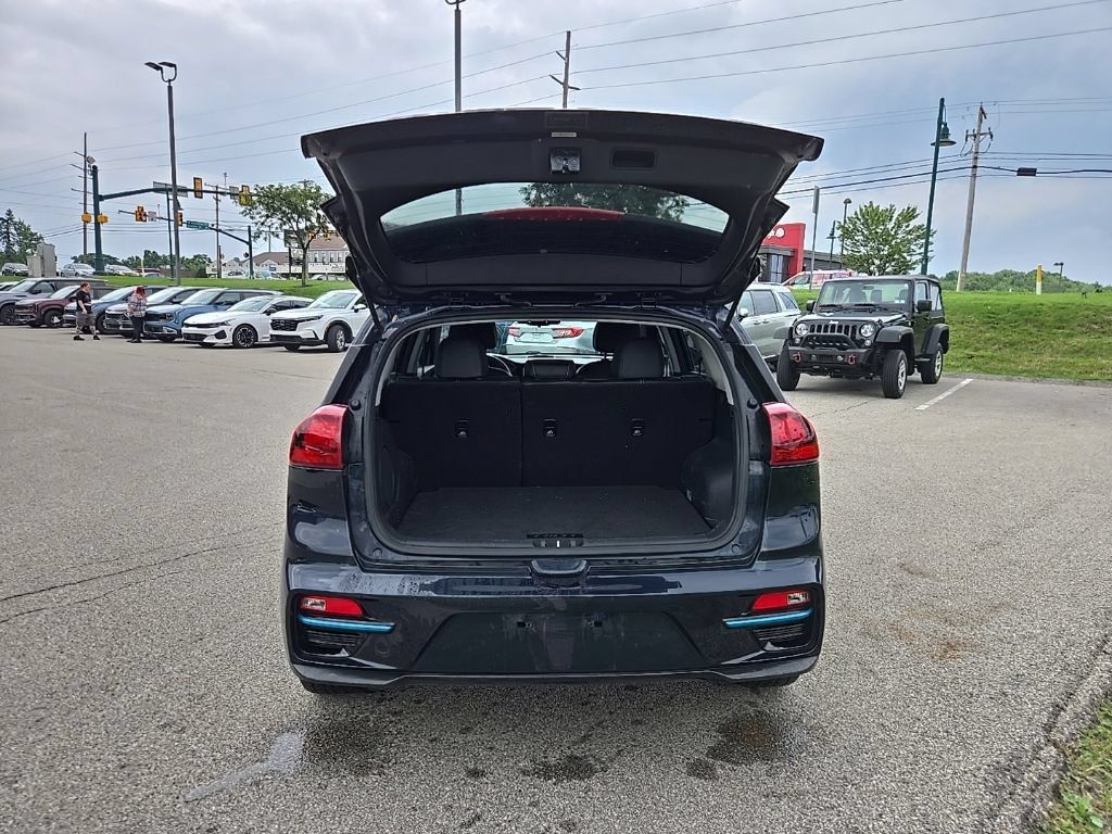 Used 2022 Kia Niro EX w/ Cold Weather Package FWD image 5
