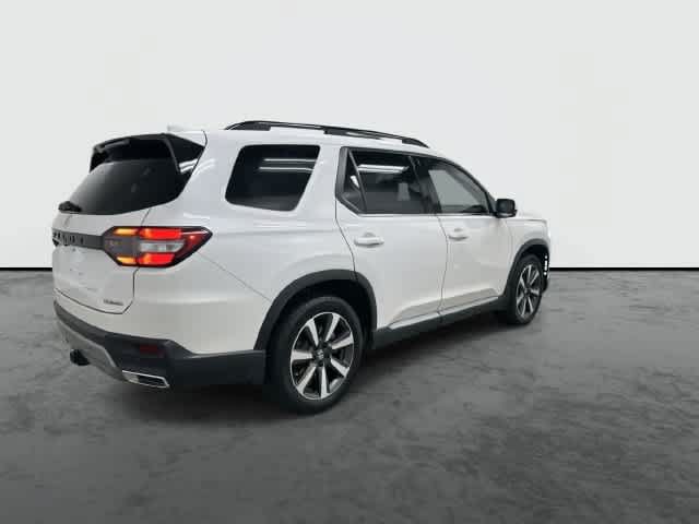 Certified 2025 Honda Pilot Touring image 4