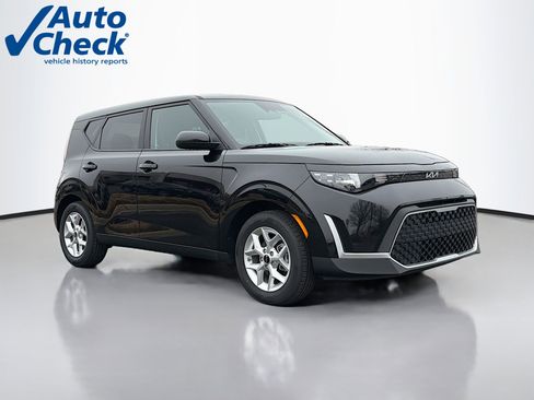 Used 2025 Kia Soul LX FWD image 1