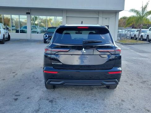New 2026 Mitsubishi Outlander ES FWD image 5