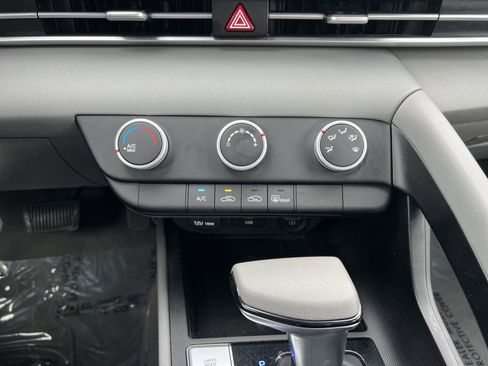 Used 2023 Hyundai Elantra SE FWD image 27
