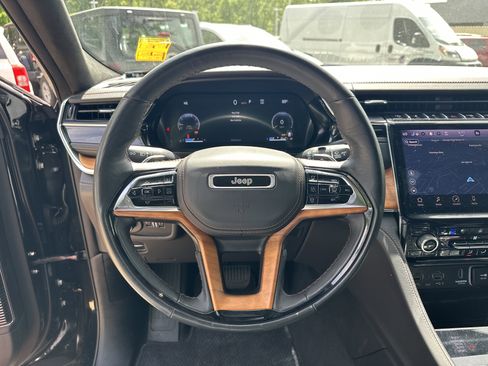 Used 2025 Jeep Grand Cherokee L Summit AWD/4WD image 27