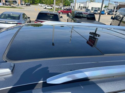 Used 2022 GMC Yukon XL SLT AWD/4WD image 9