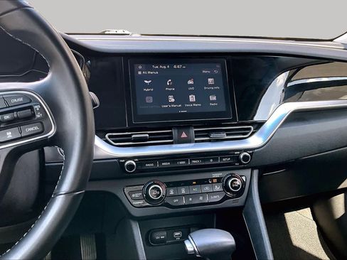 Used 2020 Kia Niro Touring FWD image 7