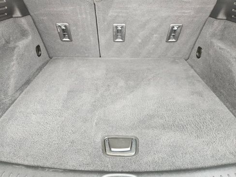 Used 2021 Cadillac XT4 Luxury w/ Cold Weather Package FWD image 33