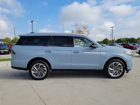 New 2025 Lincoln Navigator Reserve image 2