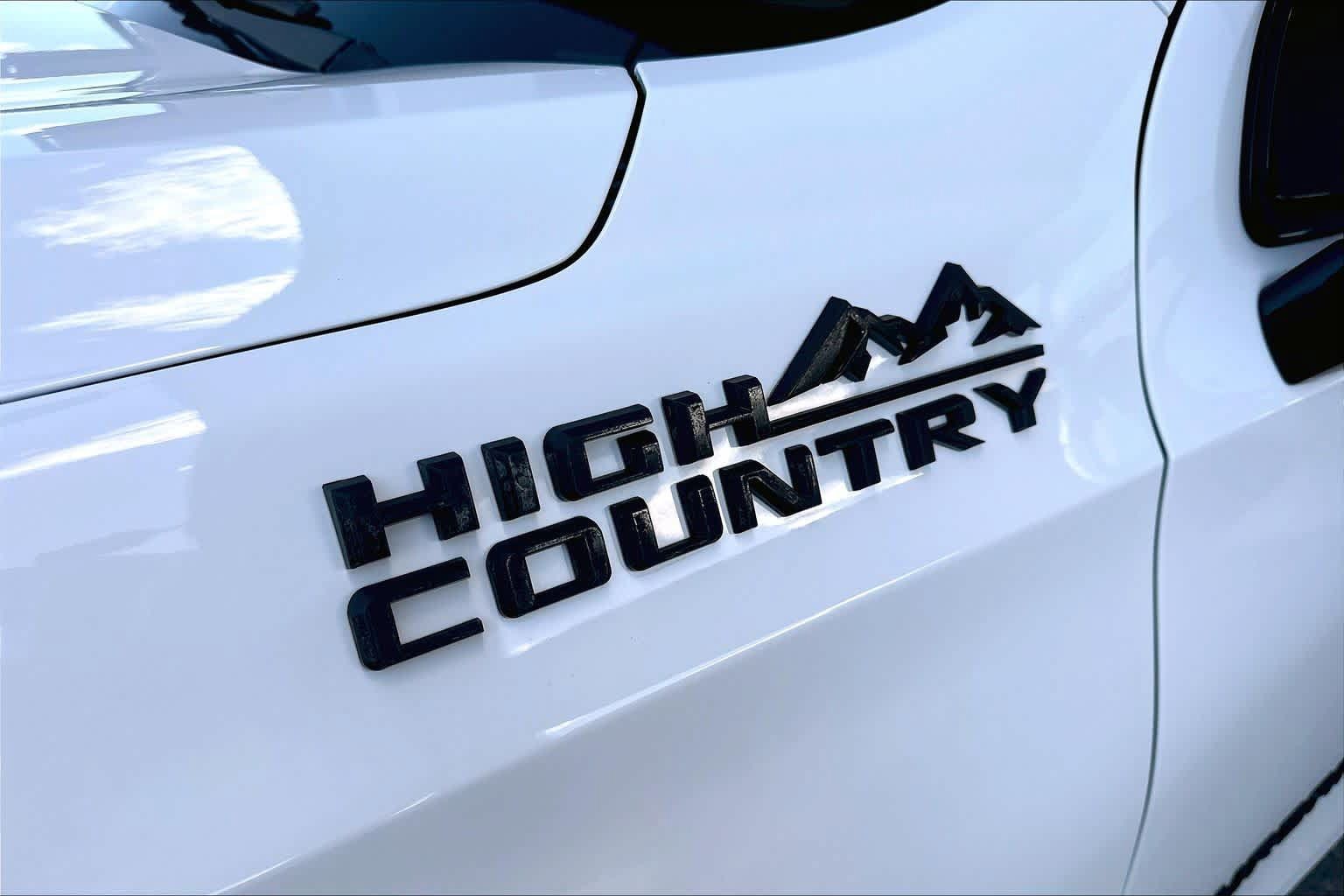 Used 2021 Chevrolet Suburban High Country w/ Premium Package AWD/4WD image 10