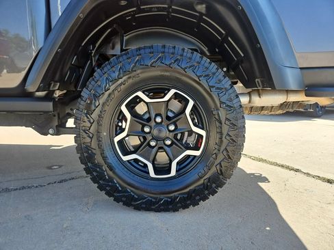 Used 2023 Jeep Gladiator Rubicon w/ LED Lighting Group AWD/4WD image 8