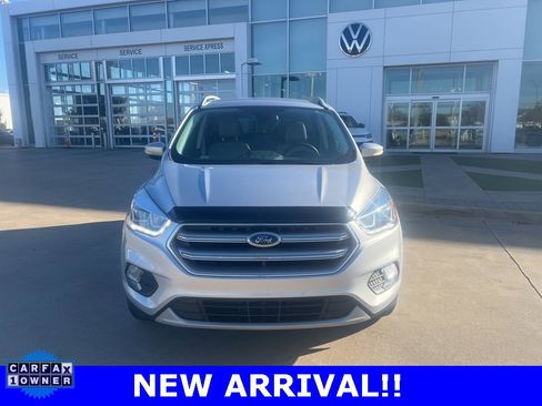 Used 2017 Ford Escape Titanium image 2