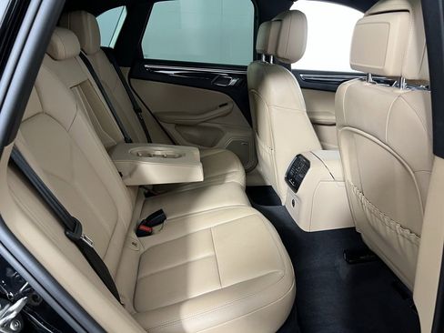 Used 2024 Porsche Macan w/ Premium Plus Package image 30