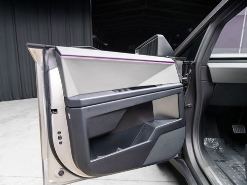 Used 2024 Tesla Cybertruck AWD Crew Cab image 42