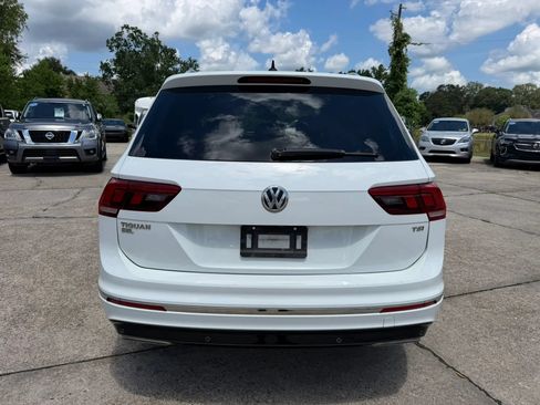Used 2018 Volkswagen Tiguan SEL Premium w/ R-Line Package FWD image 4