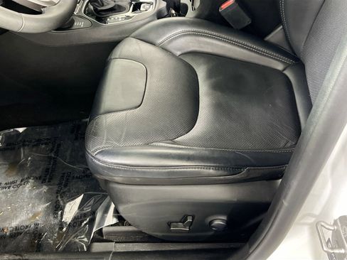Used 2022 Jeep Cherokee Limited AWD/4WD image 18