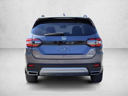 Used 2025 Honda Pilot Touring image 8