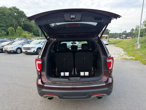 Used 2018 Ford Explorer XLT w/ Equipment Group 202A AWD/4WD image 11