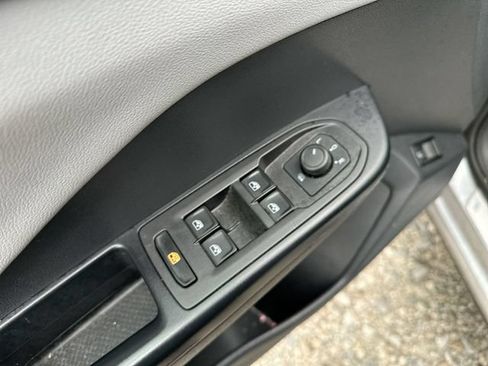 Used 2023 Volkswagen Taos SE w/ Panoramic Sunroof Package FWD image 26