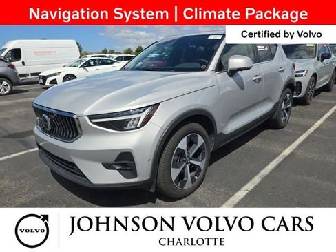 Used 2025 Volvo XC40 B5 Plus image 3