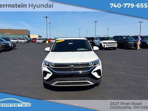 Used 2024 Volkswagen Taos SEL AWD/4WD image 2