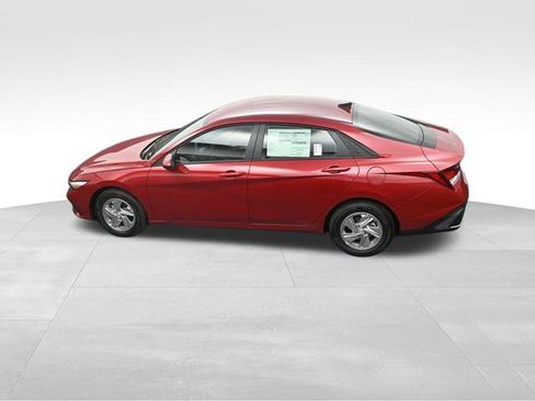 Used 2026 Hyundai Elantra SE FWD image 25