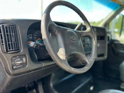 Used 2004 Chevrolet Kodiak C4500 2WD Regular Cab image 16