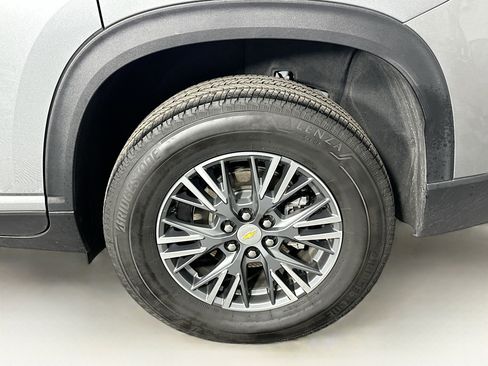 Used 2025 Chevrolet Traverse LT image 11