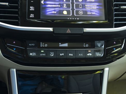 Used 2016 Honda Accord EX image 31