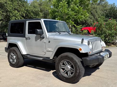 Used 2009 Jeep Wrangler Sahara w/ Dual Top Group AWD/4WD image 16