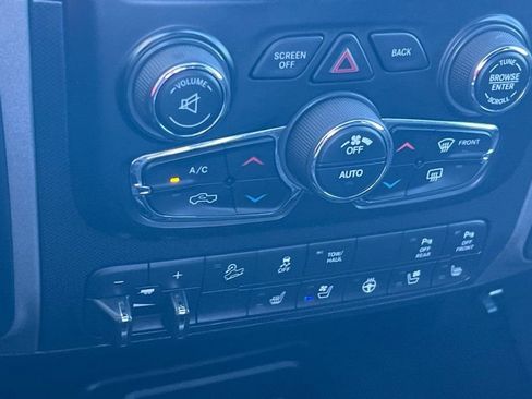 Used 2018 RAM 2500 Power Wagon w/ Leather & Luxury Group AWD/4WD image 17