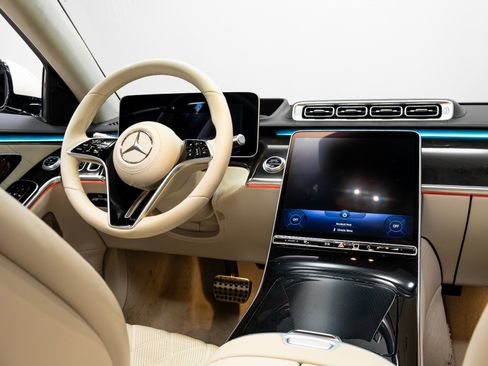 Used 2023 Mercedes-Benz S 580 4MATIC Sedan w/ AMG Line image 30